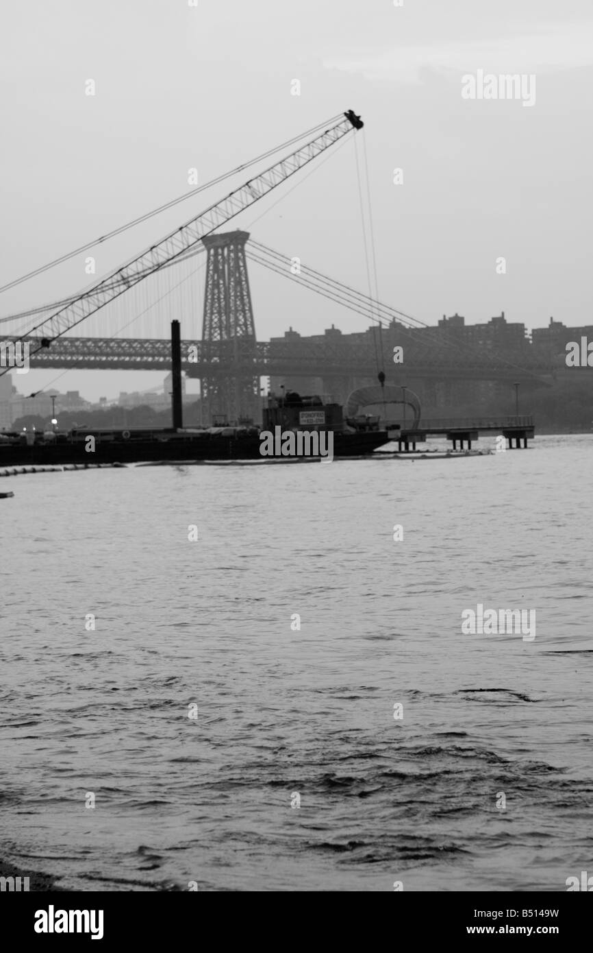 Queens Riverside the brooklyn bridge from Queens riverside Stock Photo - Alamy