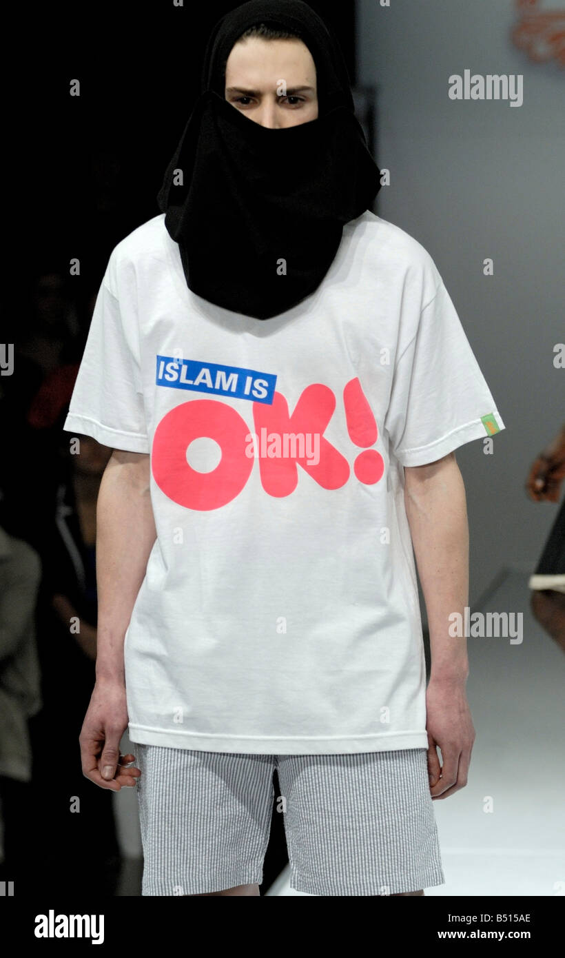 Male model catwalk hi-res stock photography and images - Alamy