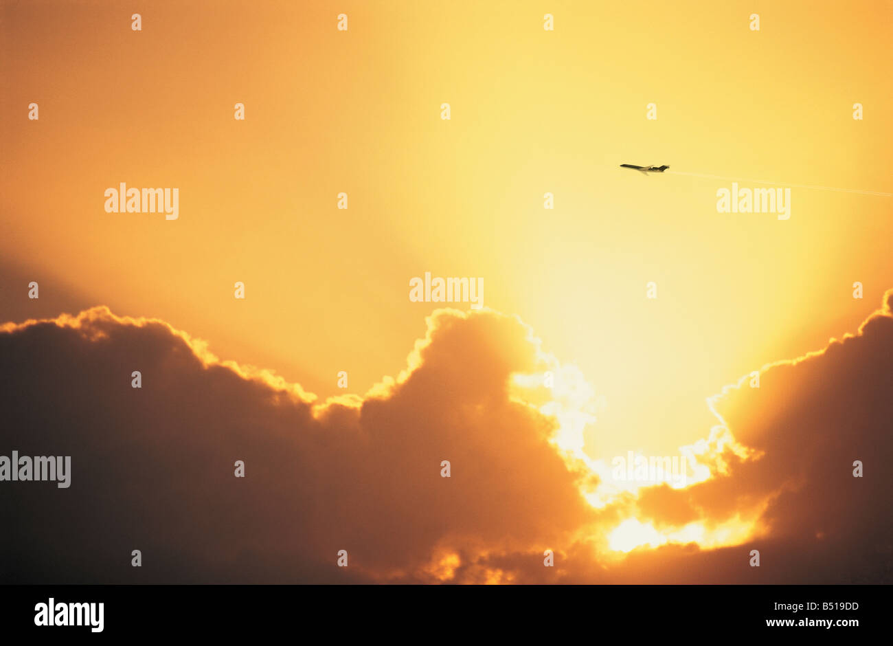 Golden sky hi-res stock photography and images - Alamy