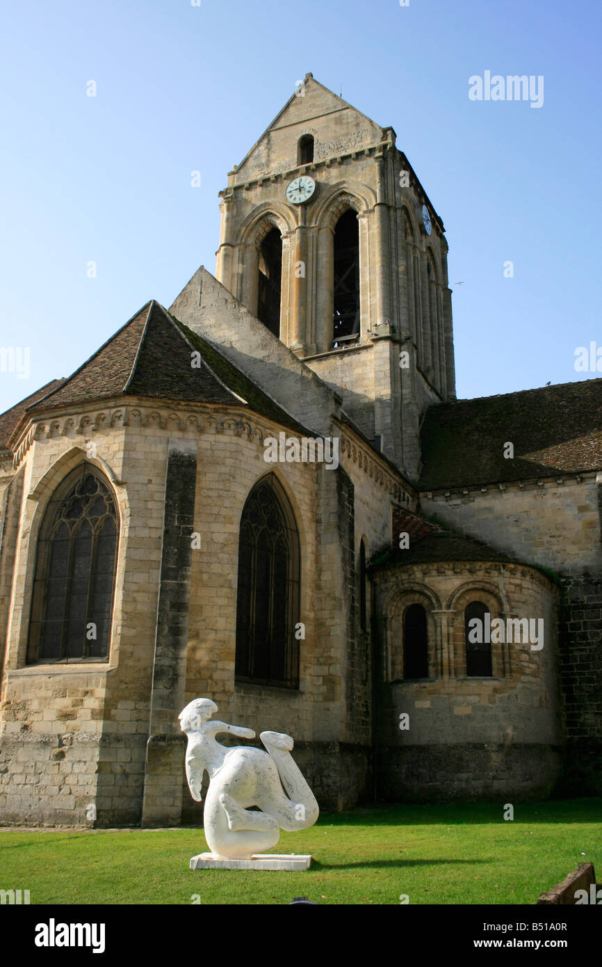 Modern sculpture outside the church of Auvers sur Oise Stock Photo