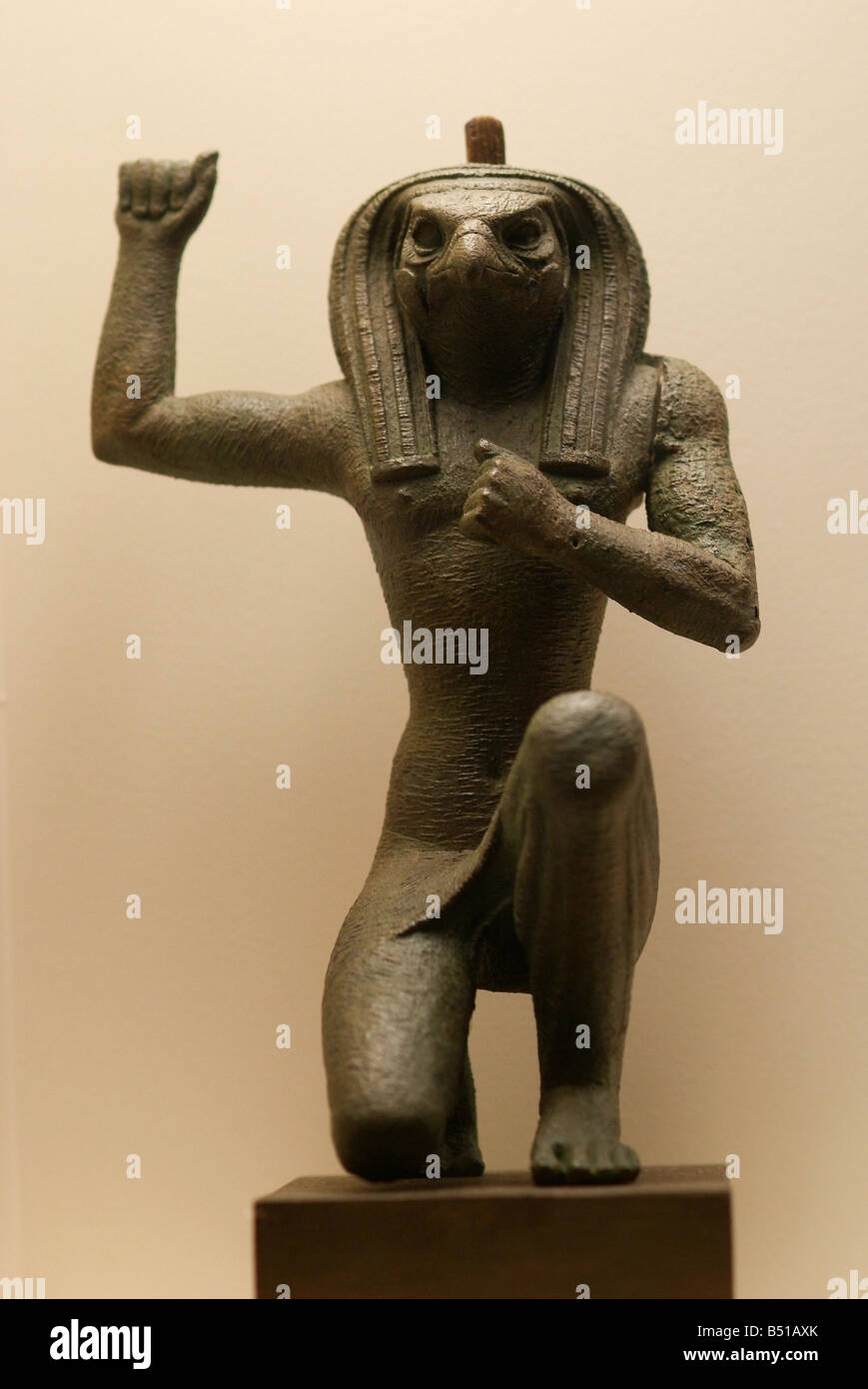 Statue egyptian hi-res stock photography and images - Alamy