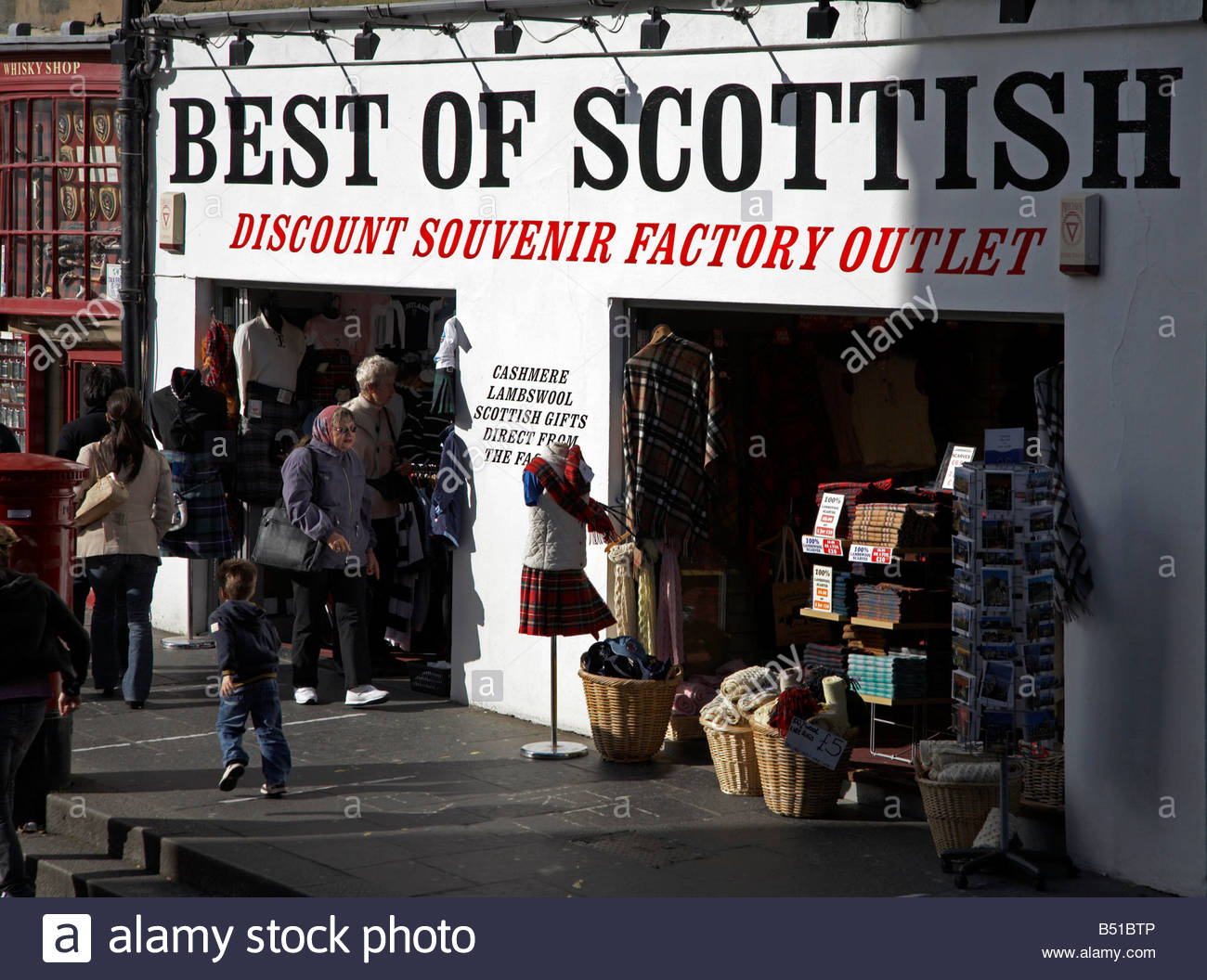Tourist shop Royal Mile Edinburgh Stock Photo Alamy