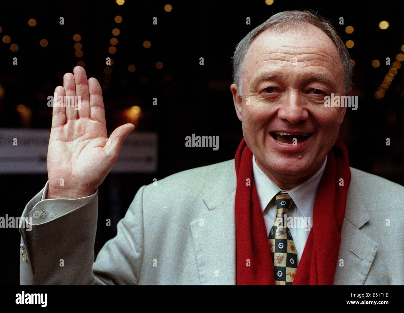 Ken Livingstone MP opens living without cruelty 2000 exhibition in Kensington Town Hall Stock Photo