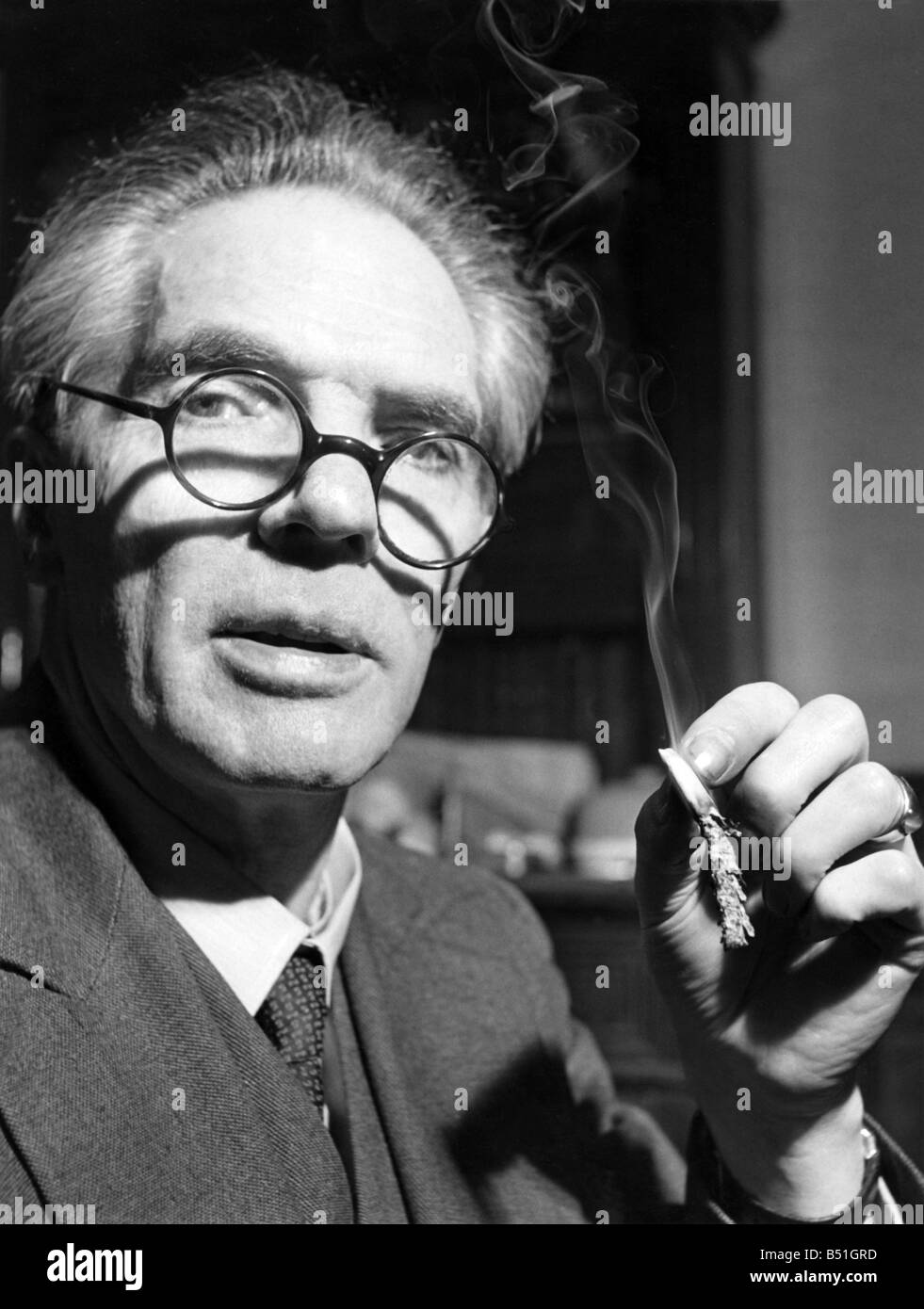 The 'non-ash' cigarette. November 1949 P000028&#13;&#10; Stock Photo