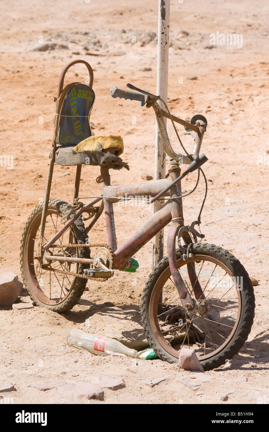 An old rusty bike in a rundown area of Dahab on the Red Sea in the Sinai Desert Egypt Stock Photo Alamy