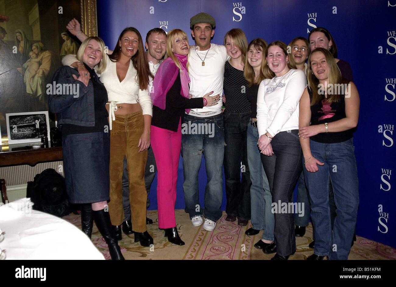 Robbie Williams meets Daily Mirror competition winners in London and signs his latest book