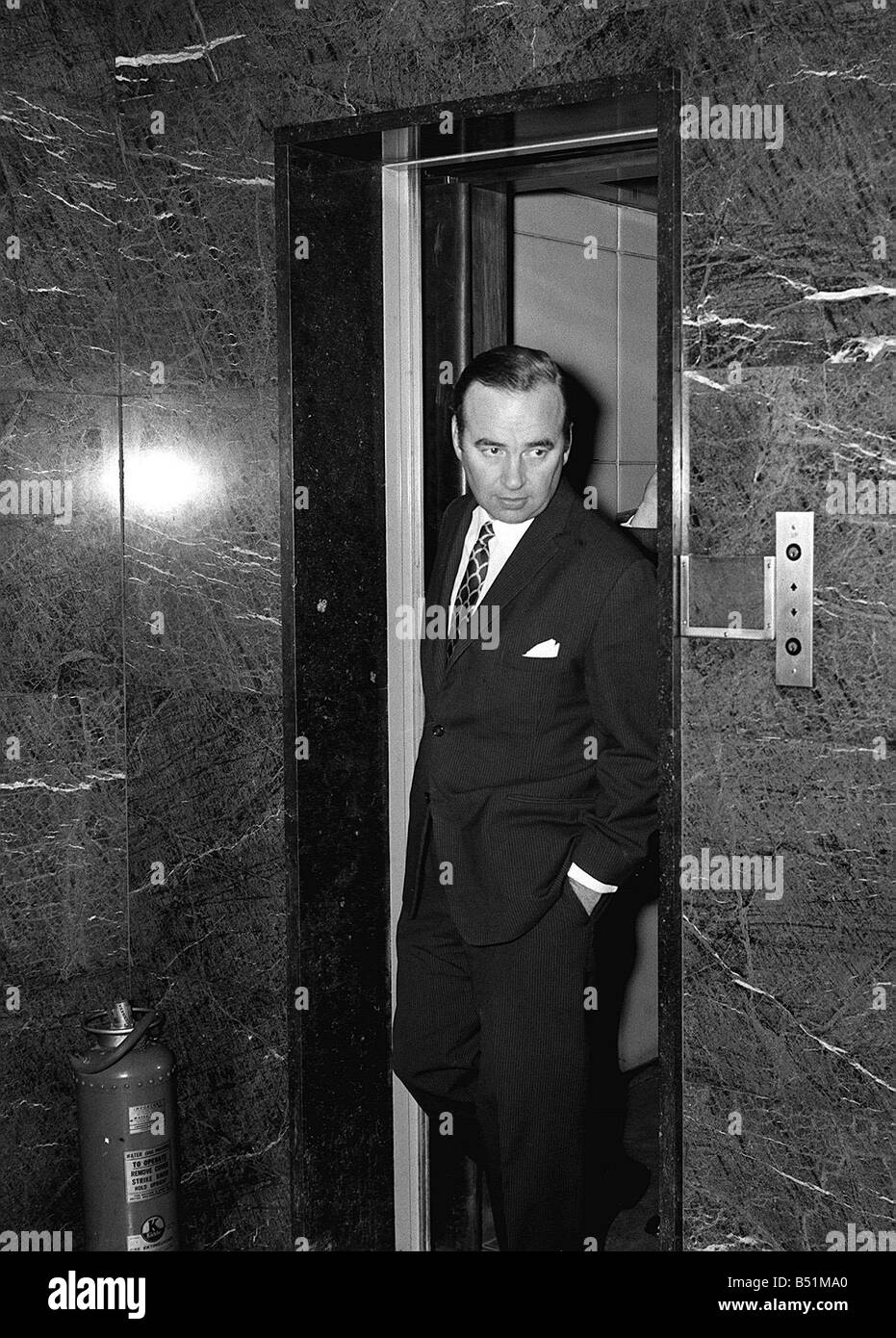 Rupert Murdoch comes out of the directors lift at the headquarters of Mirror Group Newspapers at Holborn Circus after taking control of the Sun Stock Photo