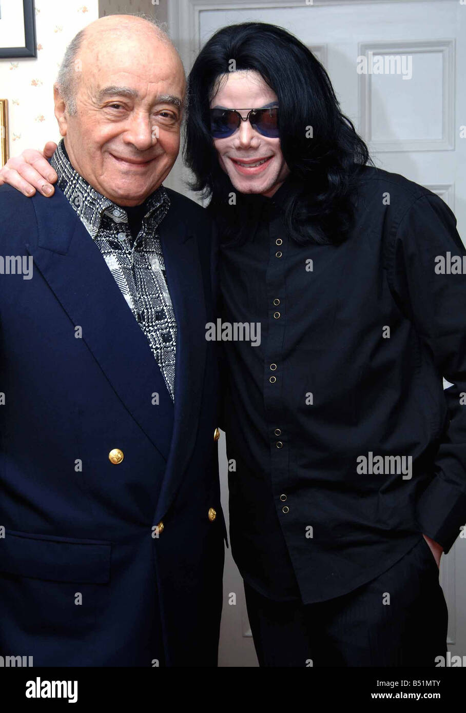 American singing star Michael Jackson at Harrods today to visit his good friend Mohammad Al Fayed May 2006 Stock Photo