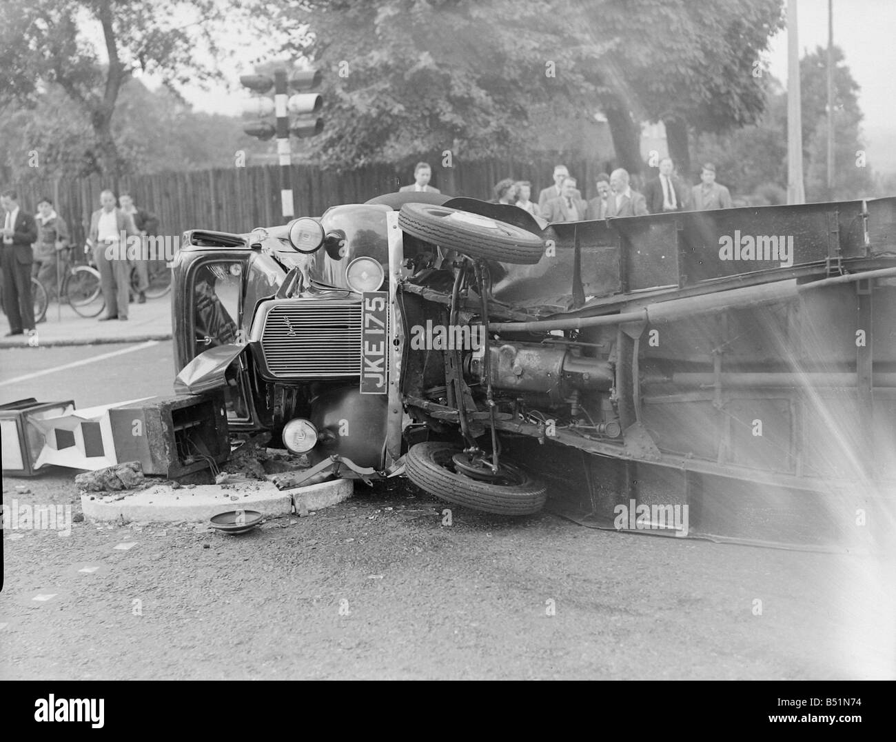 Car crash at Southgate DM 5/9/1950 Photo Greenwell 025748/4 Stock Photo