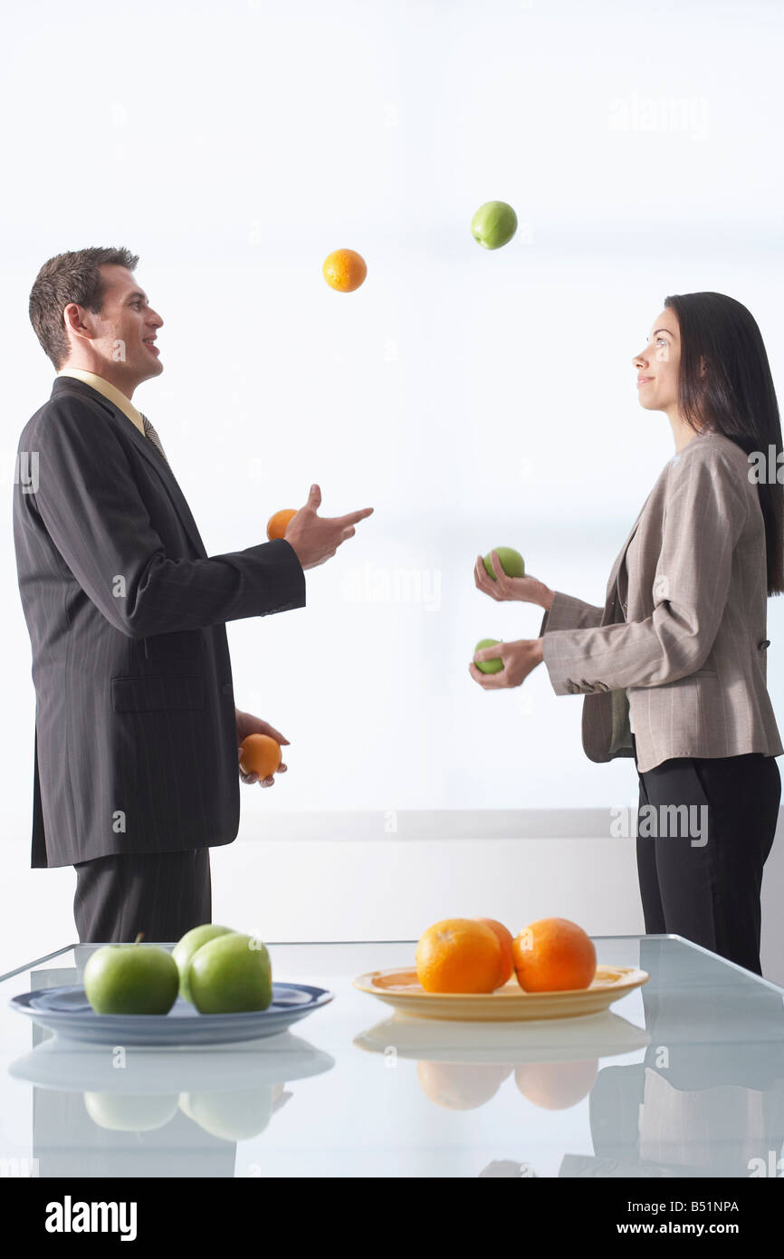 Comparing apples and oranges hires stock photography and images Alamy