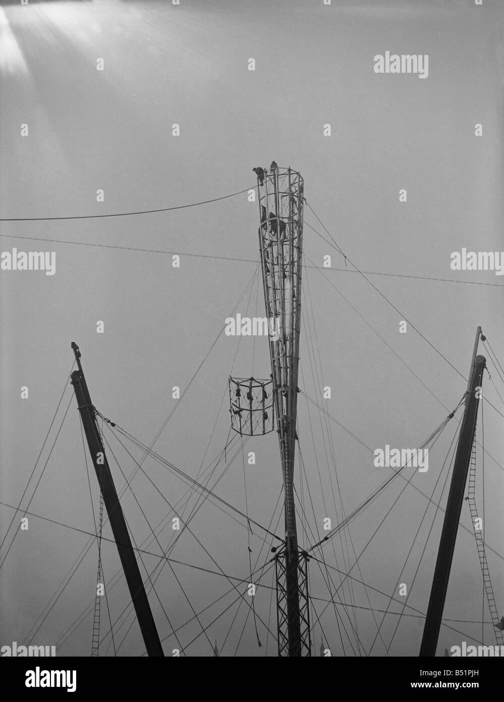 South Bank, London 1951;Work in progress on the 300 foot vertical Skylon Feature of the Festival of Britain.;DM 27/2/1951;Staff Stock Photo