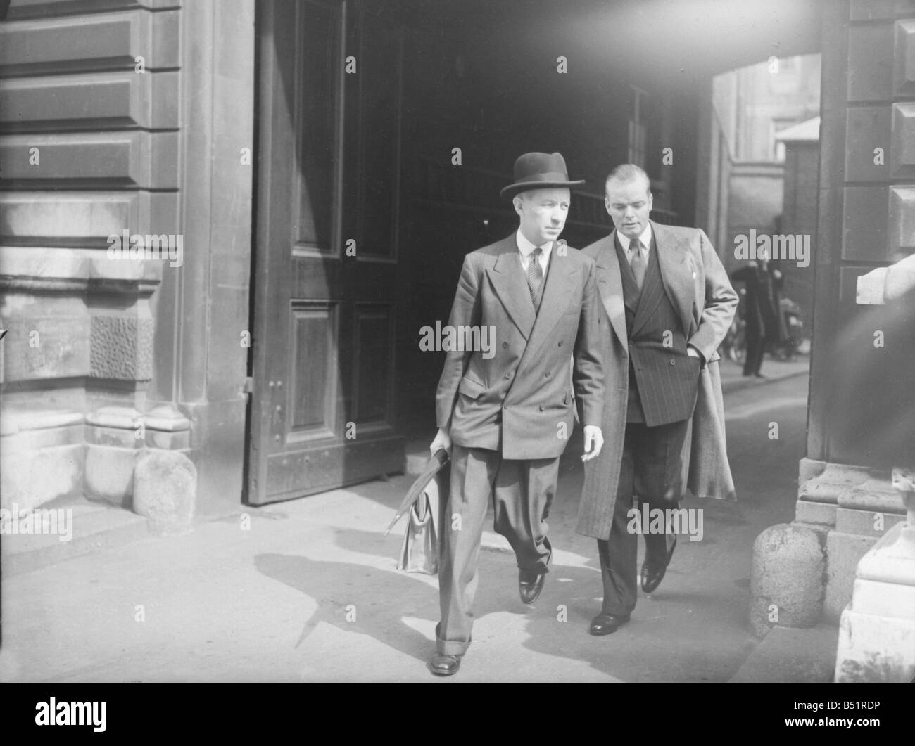 Malindine Staff Photographer;9 Apr. 1952;Mr Charles Sweeny appeared at