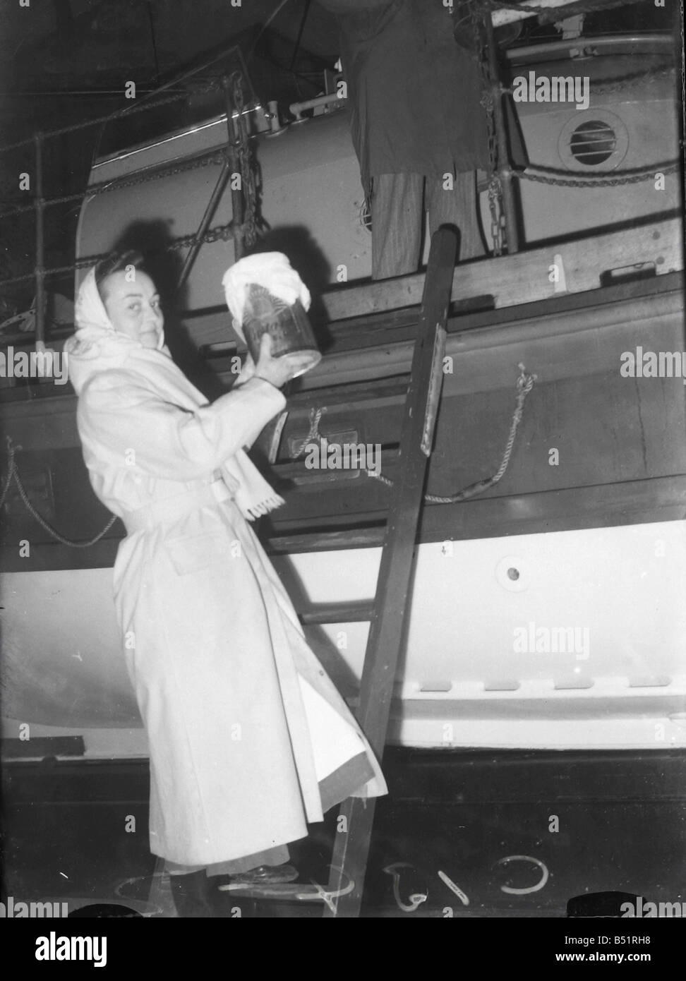 Sister Clevely stepping aboard the SENNEN lifeboat&#13;&#10;1952&#13;&#10;C134/2 Stock Photo