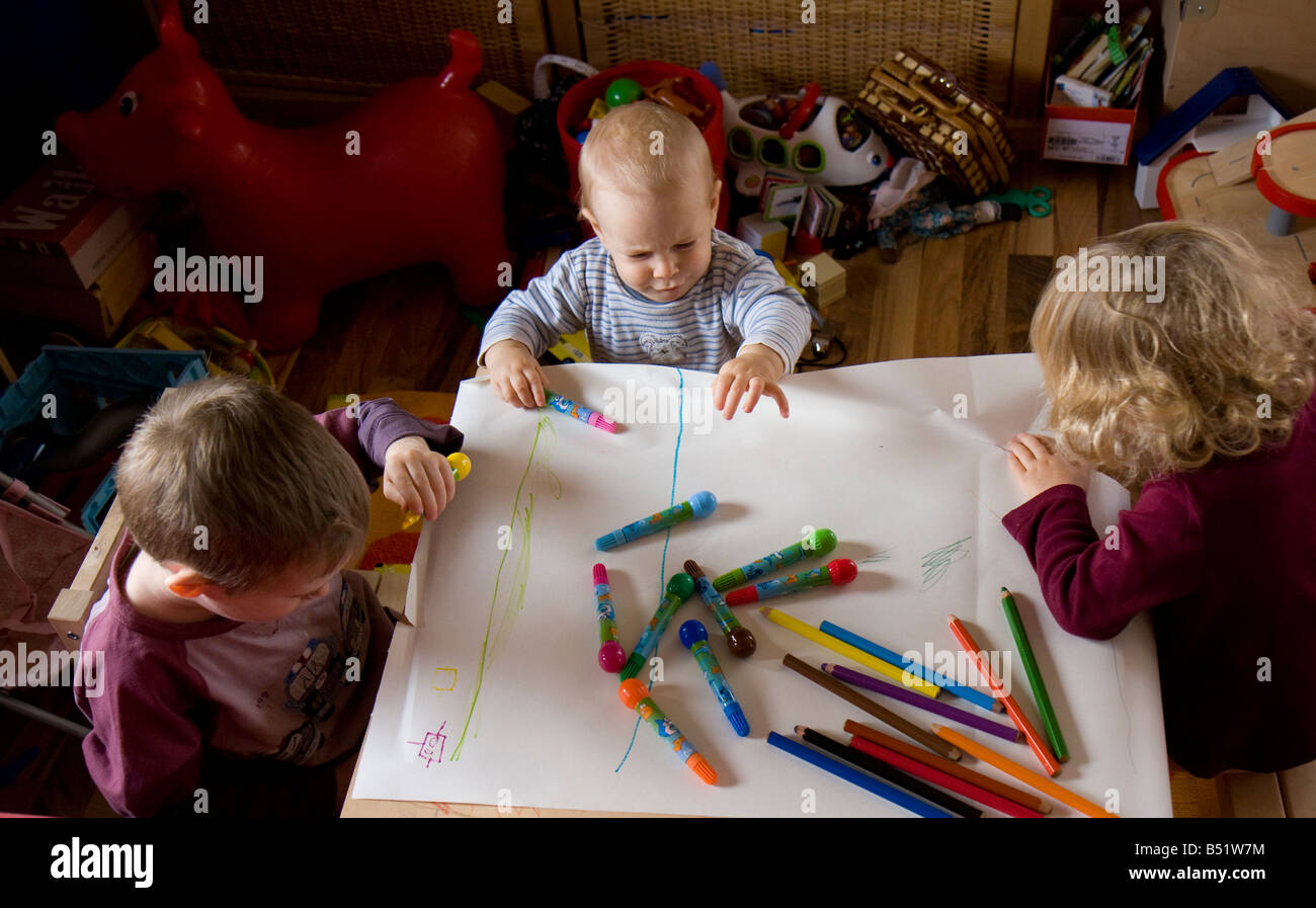 Toddlers and painting hi-res stock photography and images - Alamy