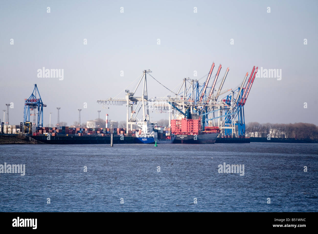 Hamburg's container port Stock Photo - Alamy