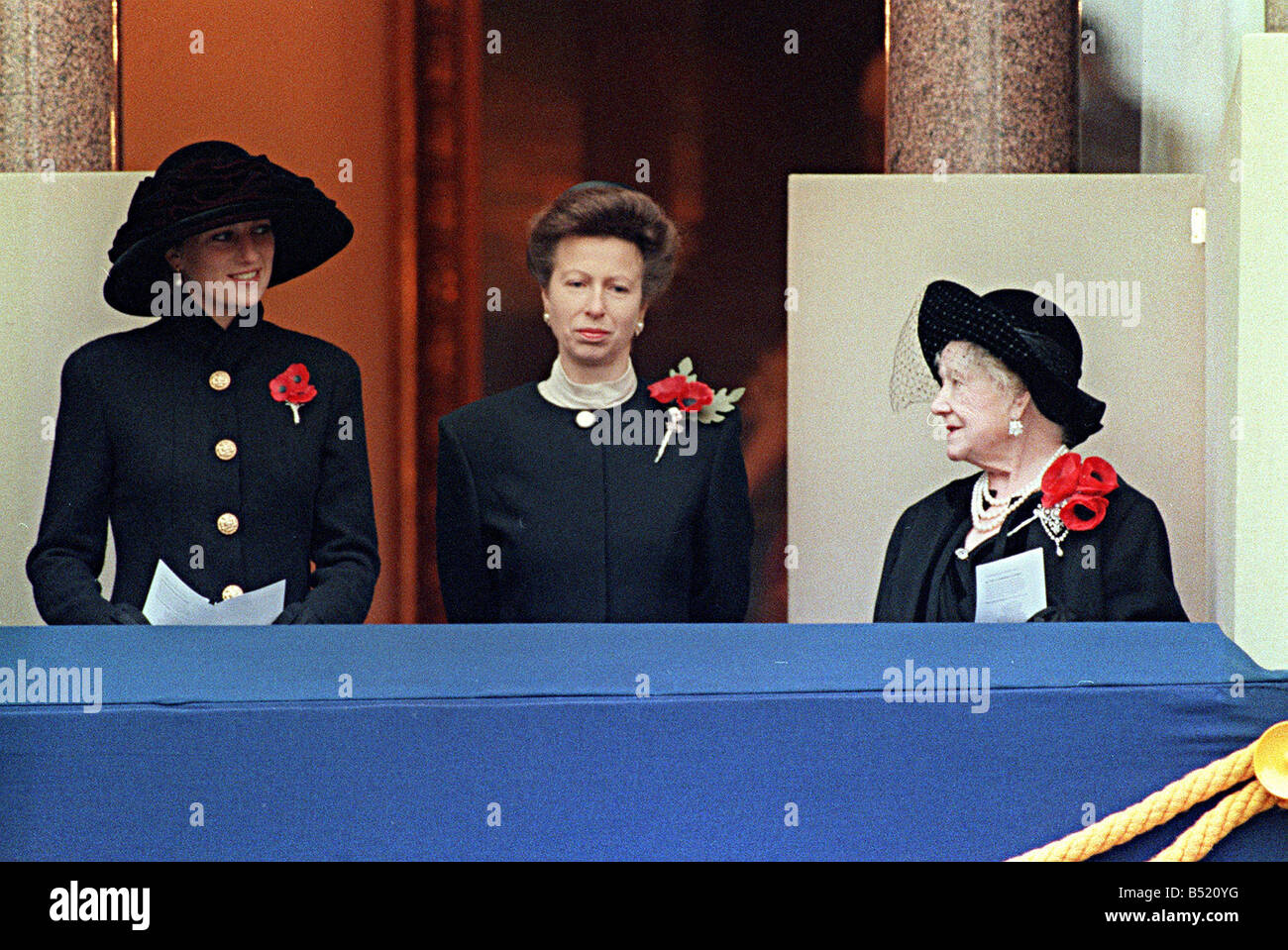 Princess Diana Nov 1992 and Princess Anne with Queen Mother on Balcony during Remembrance Sunday Stock Photo