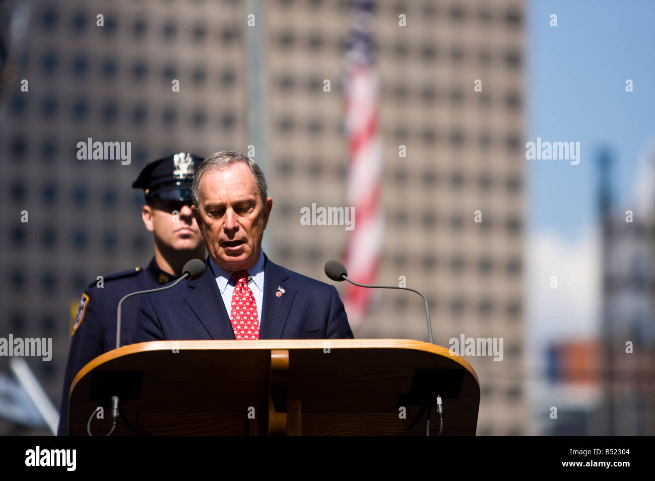 Mayor Bloomberg gives closing speech at 9-11-08 ceremonies. Stock Photo