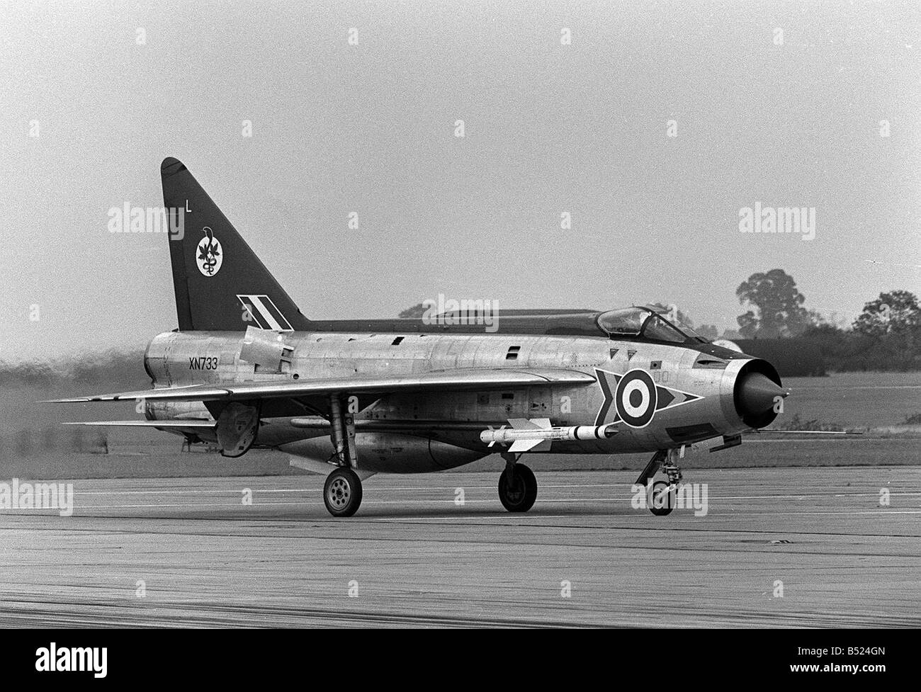 Aircraft English Electric BAC Lightning F2 August 1964 XN733 L of 92 Sqd RAF Royal Air Force taxiing back to its hangar at RAF Leconfield after practising formation flying for the Paris Air Show Stock Photo