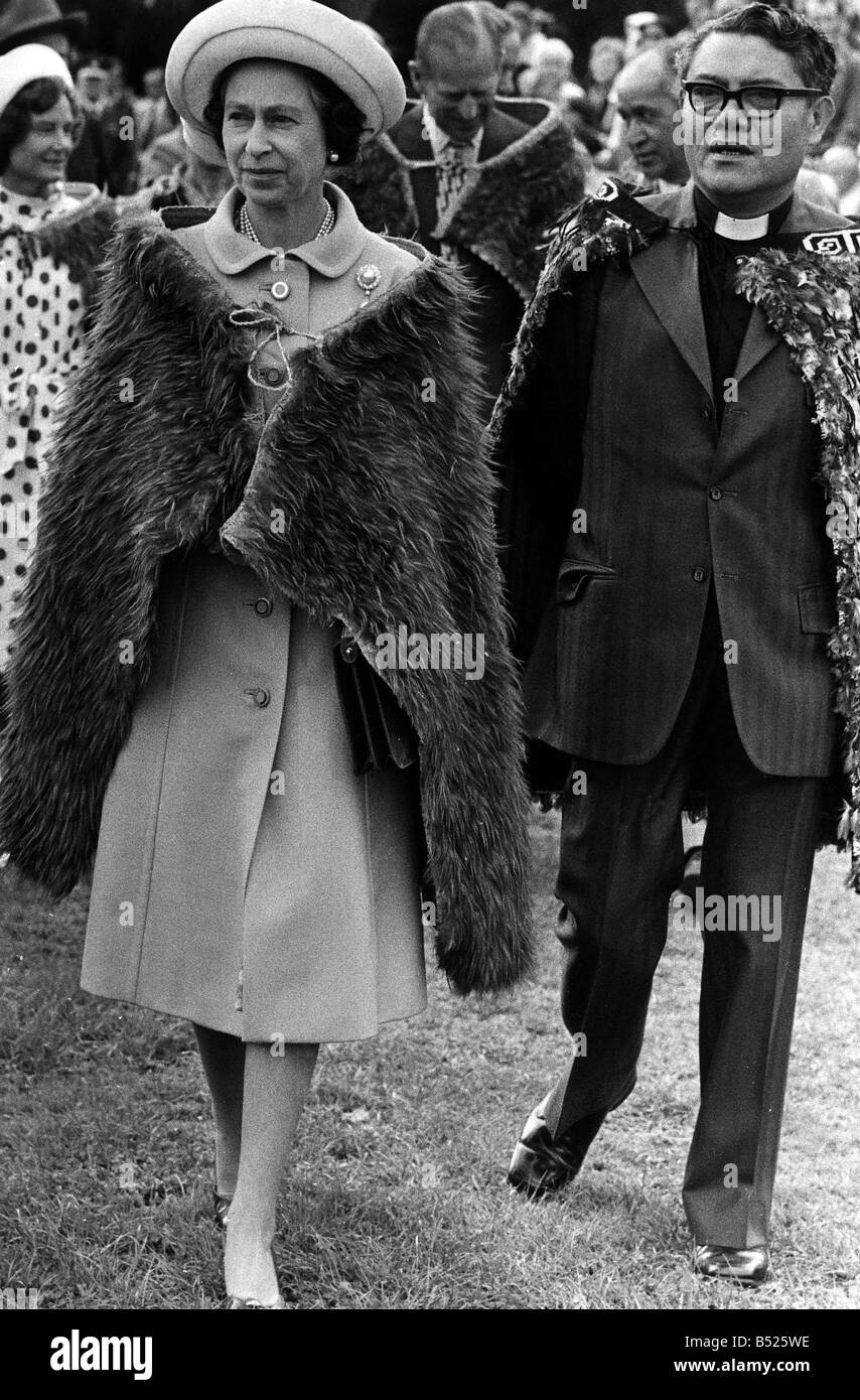 Queen Elizabeth II Visits Silver Jubilee Tour New Zealand 1977 Wearing