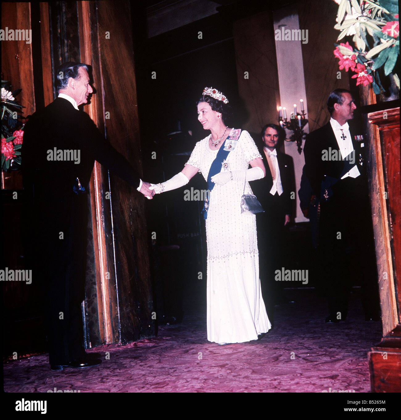 The Queen at a Silver Jubilee Gala Stock Photo - Alamy