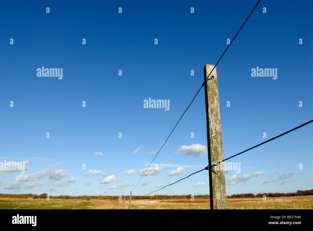 Weathered electric fence hi-res stock photography and images - Alamy