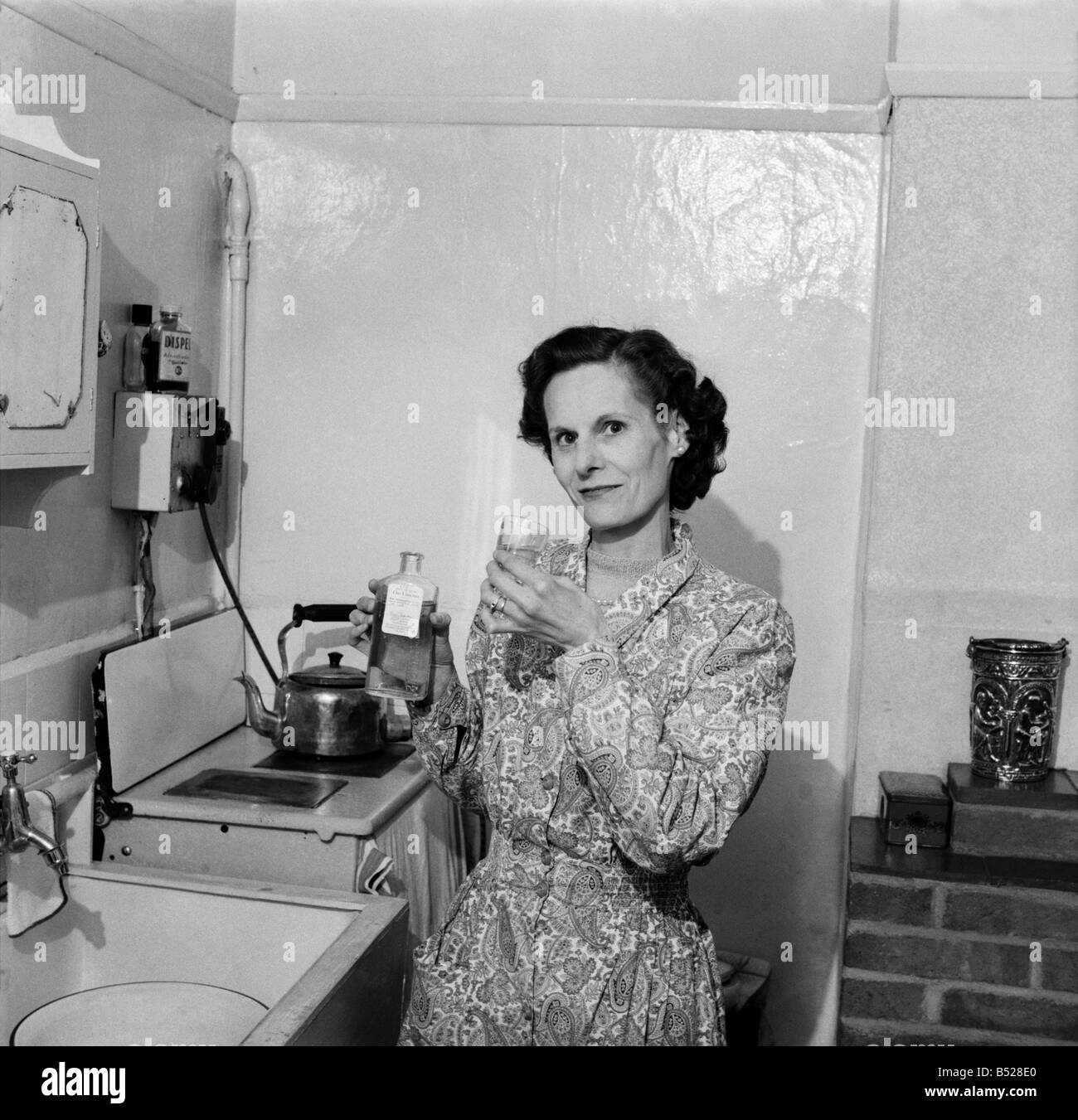 Mrs. Winifred Brown of 27, Bayhall Road, Tunbridge Wells, Kent, a viewpoint letter writer. May 1953 D2644 Stock Photo