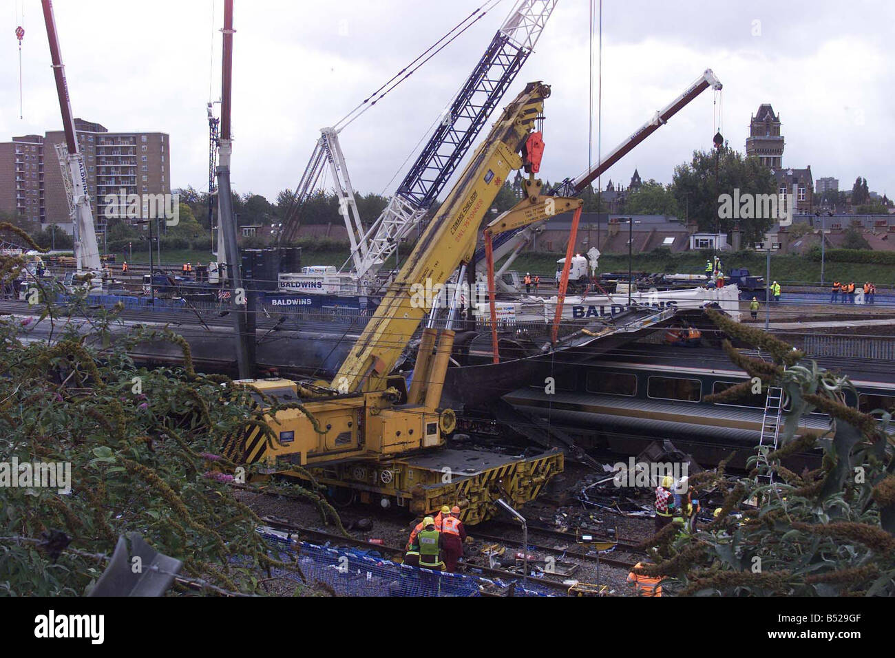 Cranes at Ladbroke Grove train crash scene Oct 1999 Stock Photo Alamy