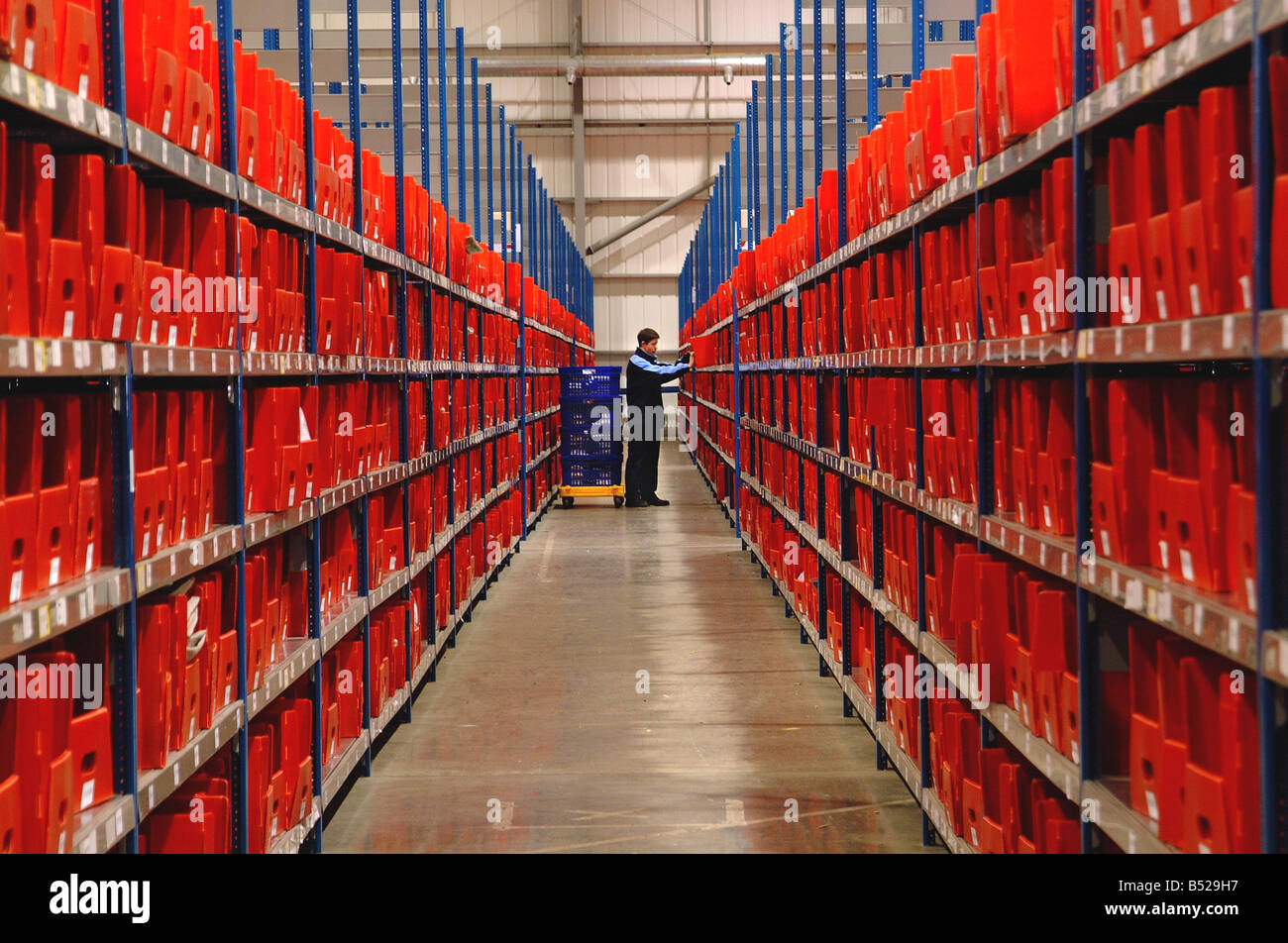 Retail clothing distribution warehouse facility Stock Photo - Alamy