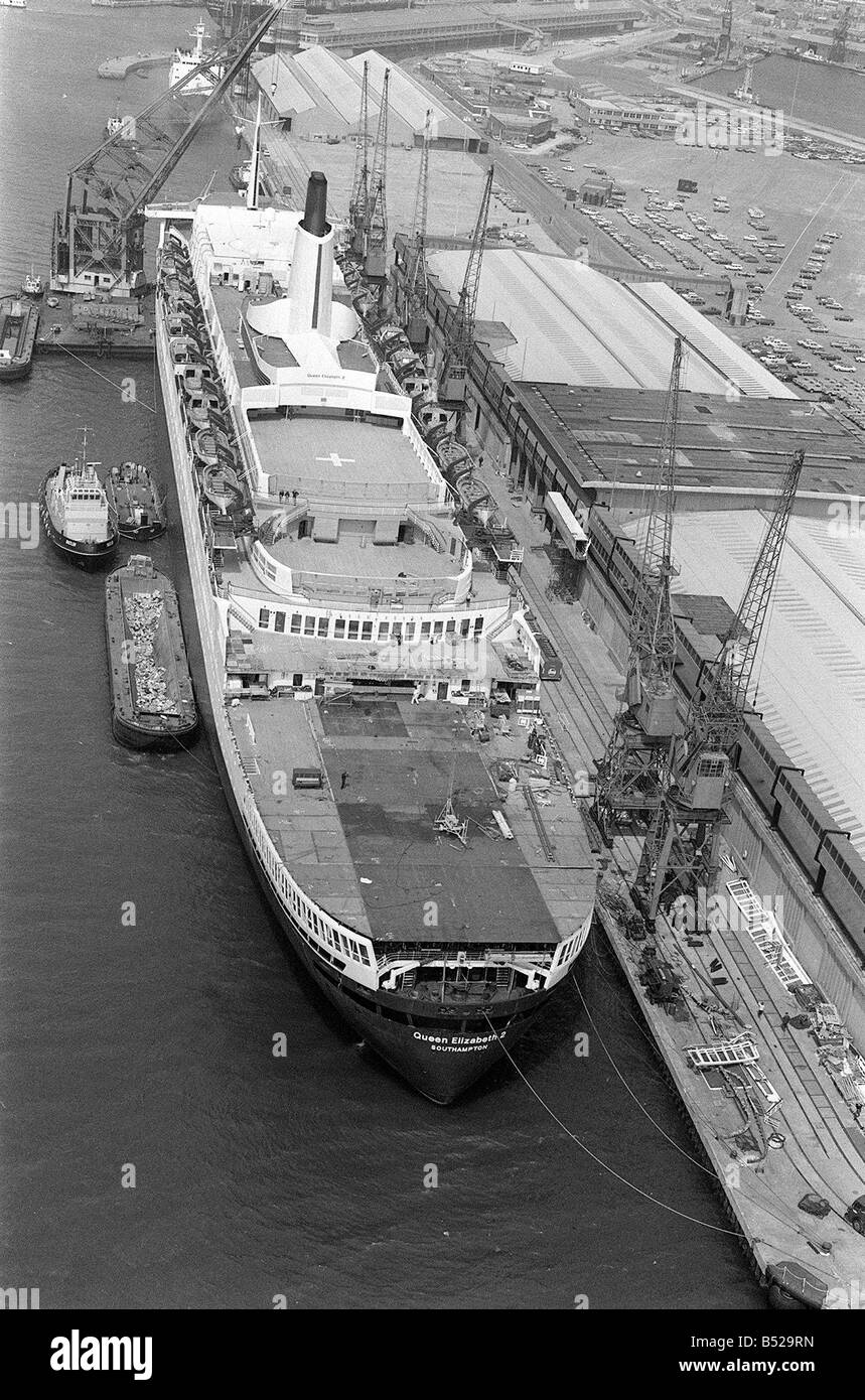 Ships Shipping Queen Elizabeth II May 1982 The QE2 at Southampton Arial View Stock Photo