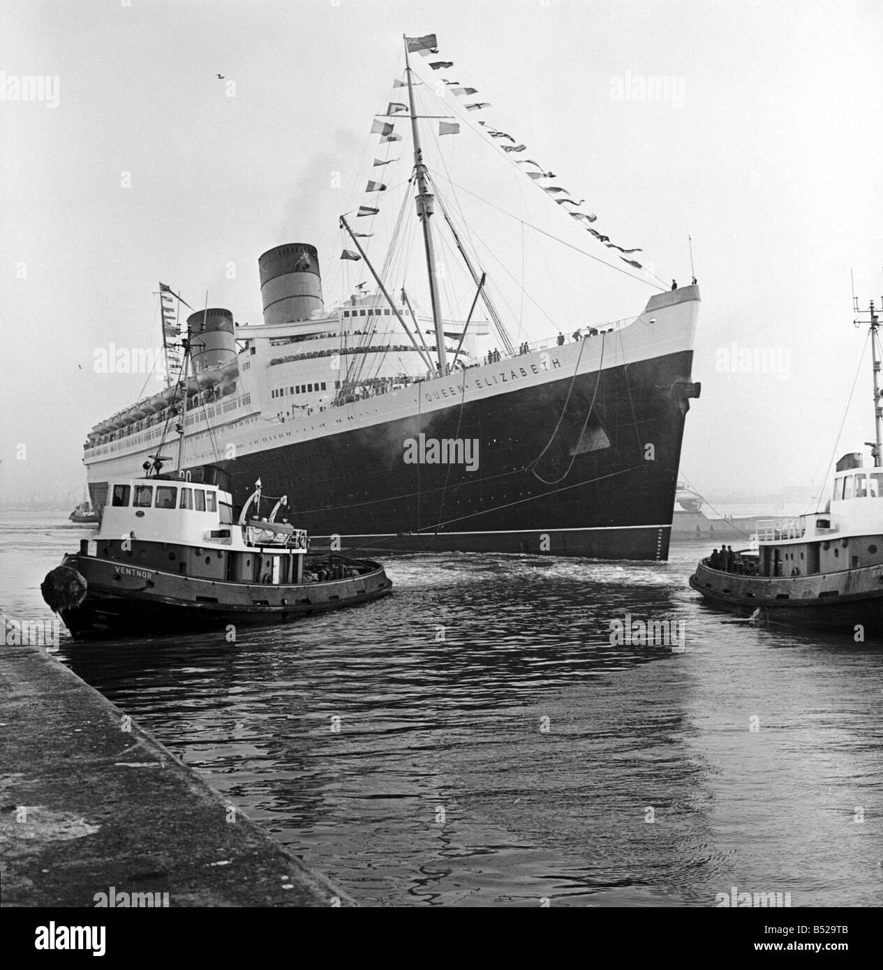 On this day 15th November 1968 The Cunard flagship Queen Elizabeth docks at Southampton for the last time She was replaced by the new liner the QE2 Our picture shows The Queen Elizabeth Cunard Liner November 1968 Tugs help Cunard Liner Queen Elizabeth to dock at Southampton Freddie Cooper Stock Photo