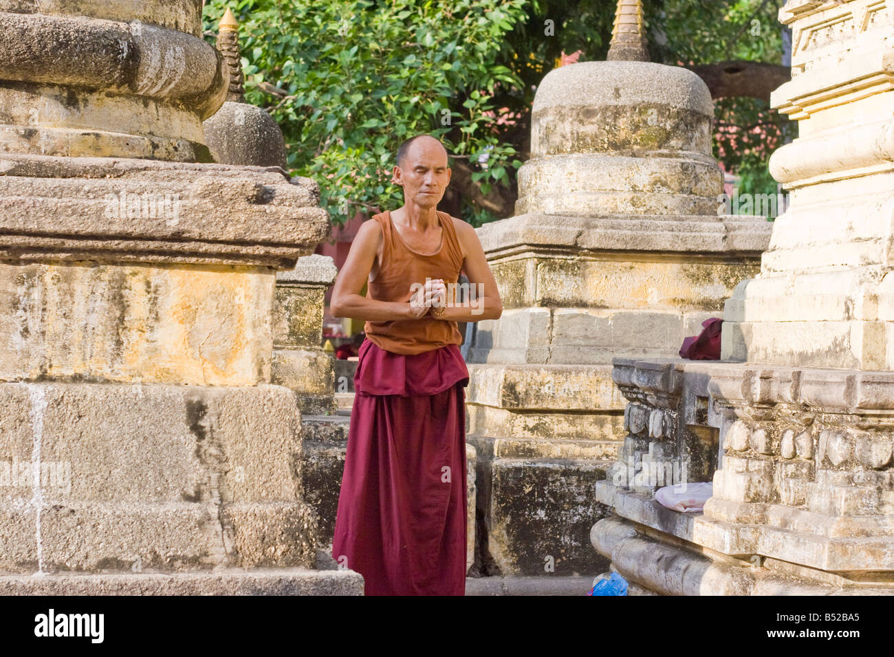 Buddhist monk prays in Bodhgaya, India Stock Photo Alamy