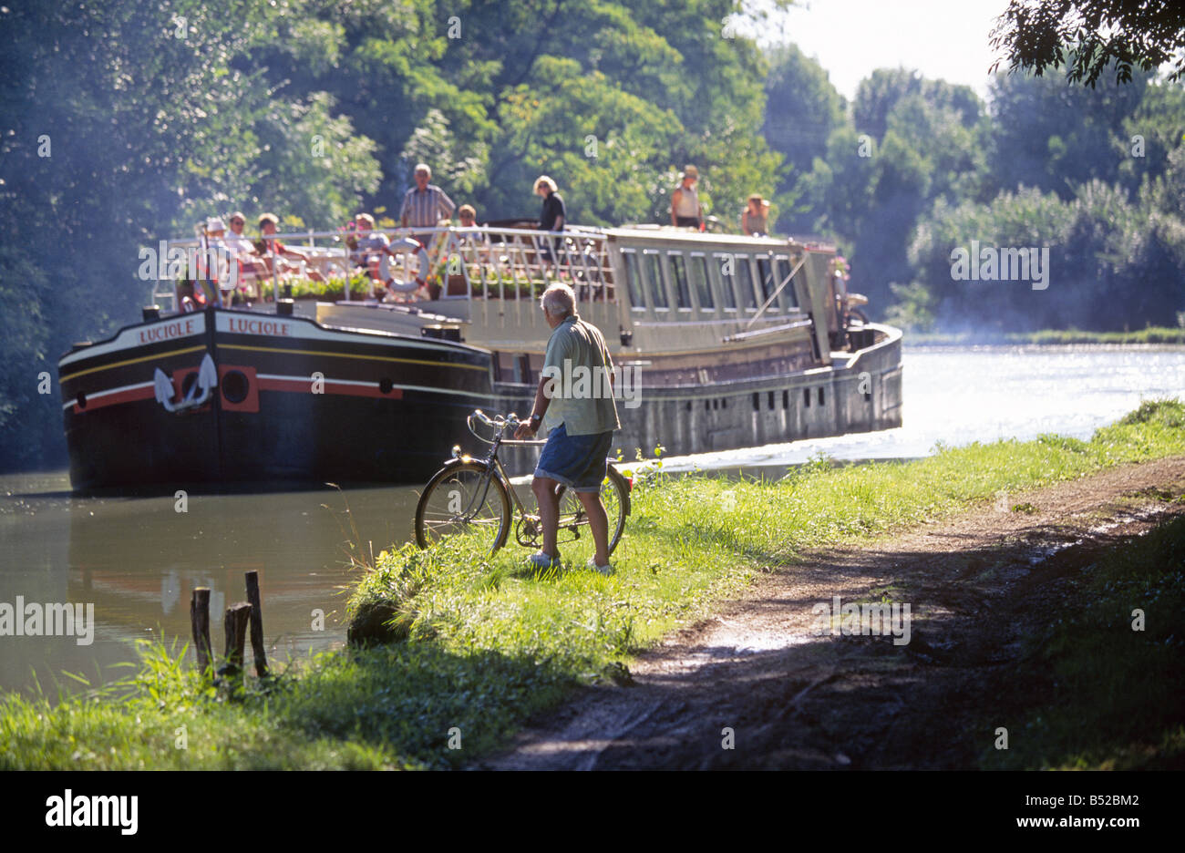 France hotel barge canal hi-res stock photography and images - Alamy
