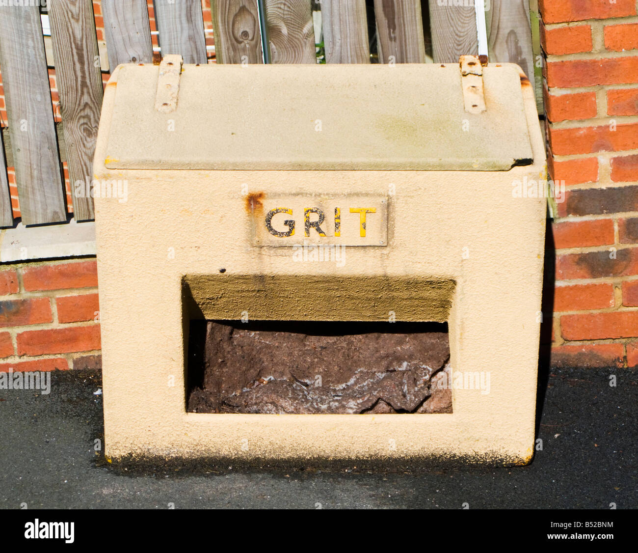 Grit bin hires stock photography and images Alamy