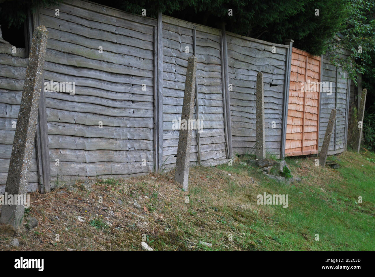 Concrete fence panel hi-res stock photography and images - Alamy