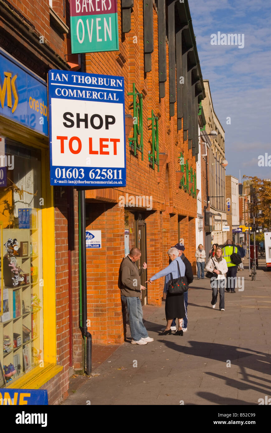 Shop to let sign in uk street Stock Photo