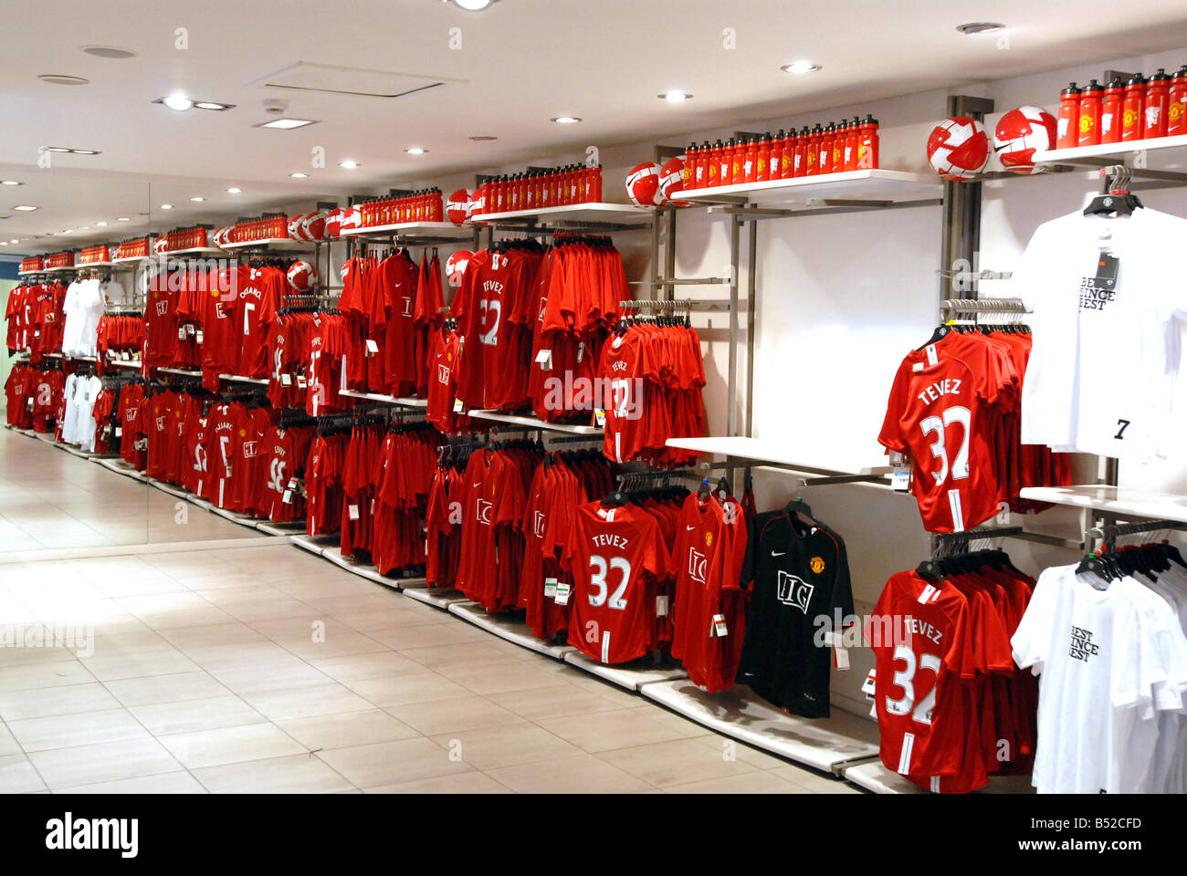 mikroskop Øjeblik tommelfinger Manchester United Merchandise Stock Photo - Alamy