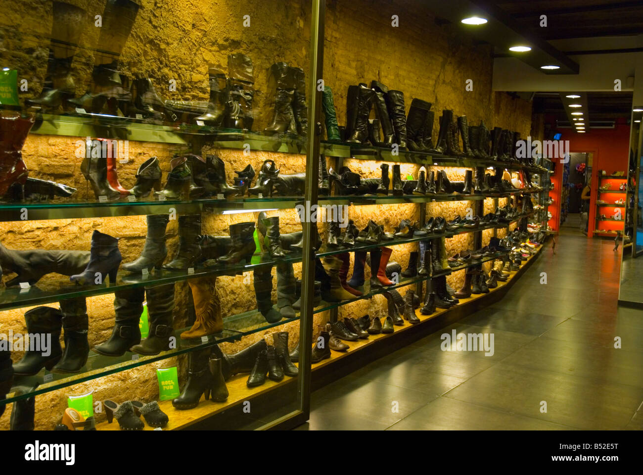 Barcelona shoe shop hi-res stock photography and images - Alamy