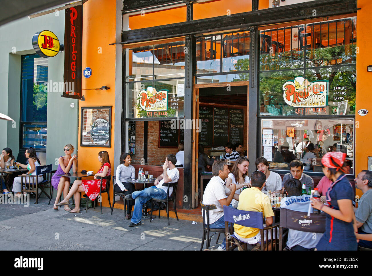 People sitting at an outdoors cafe near plaza Serrano in the trendy area of Palermo Viejo known as Soho. Buenos Aires, Argentina Stock Photo