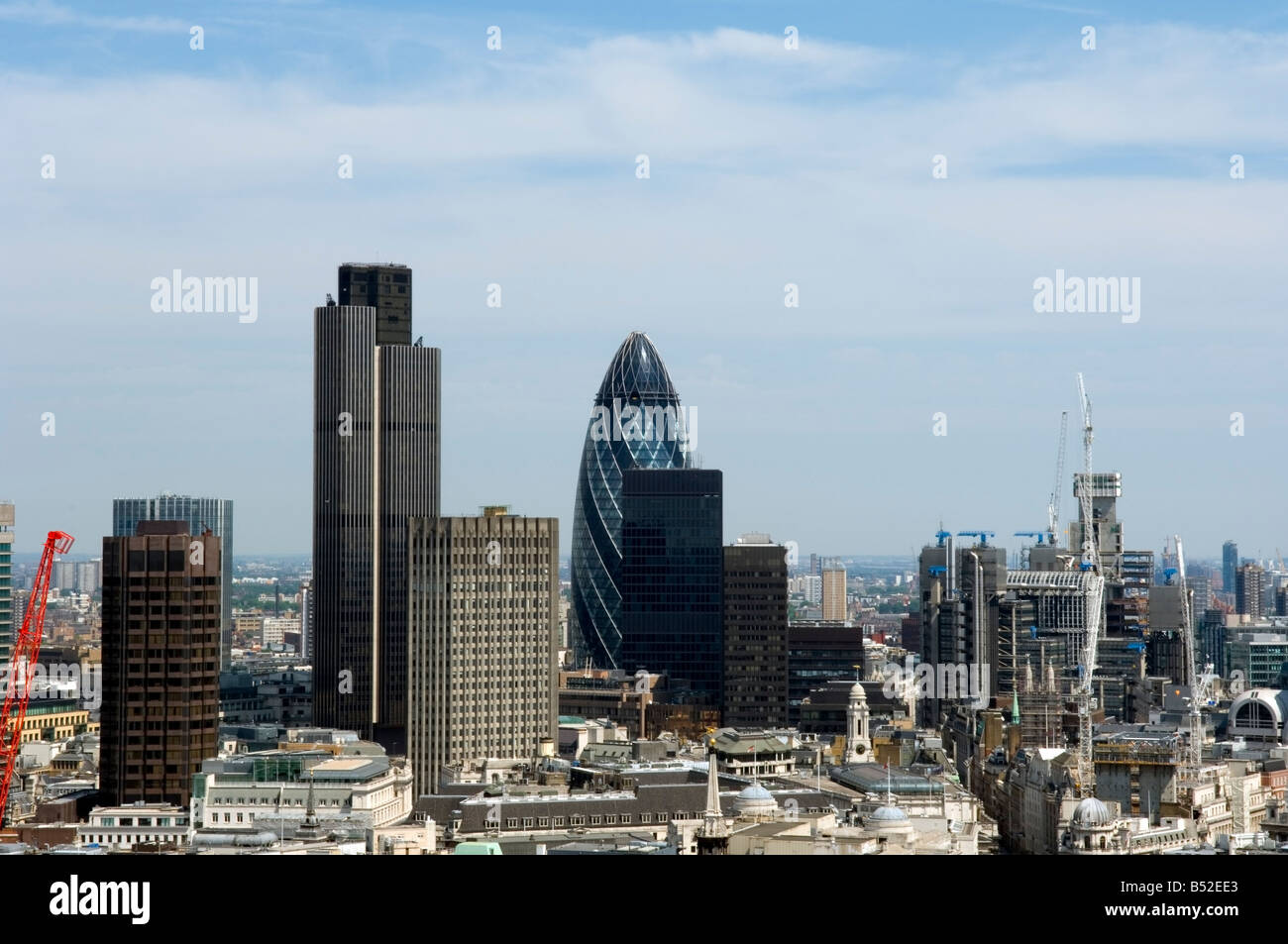 City of london financial district hi-res stock photography and images ...