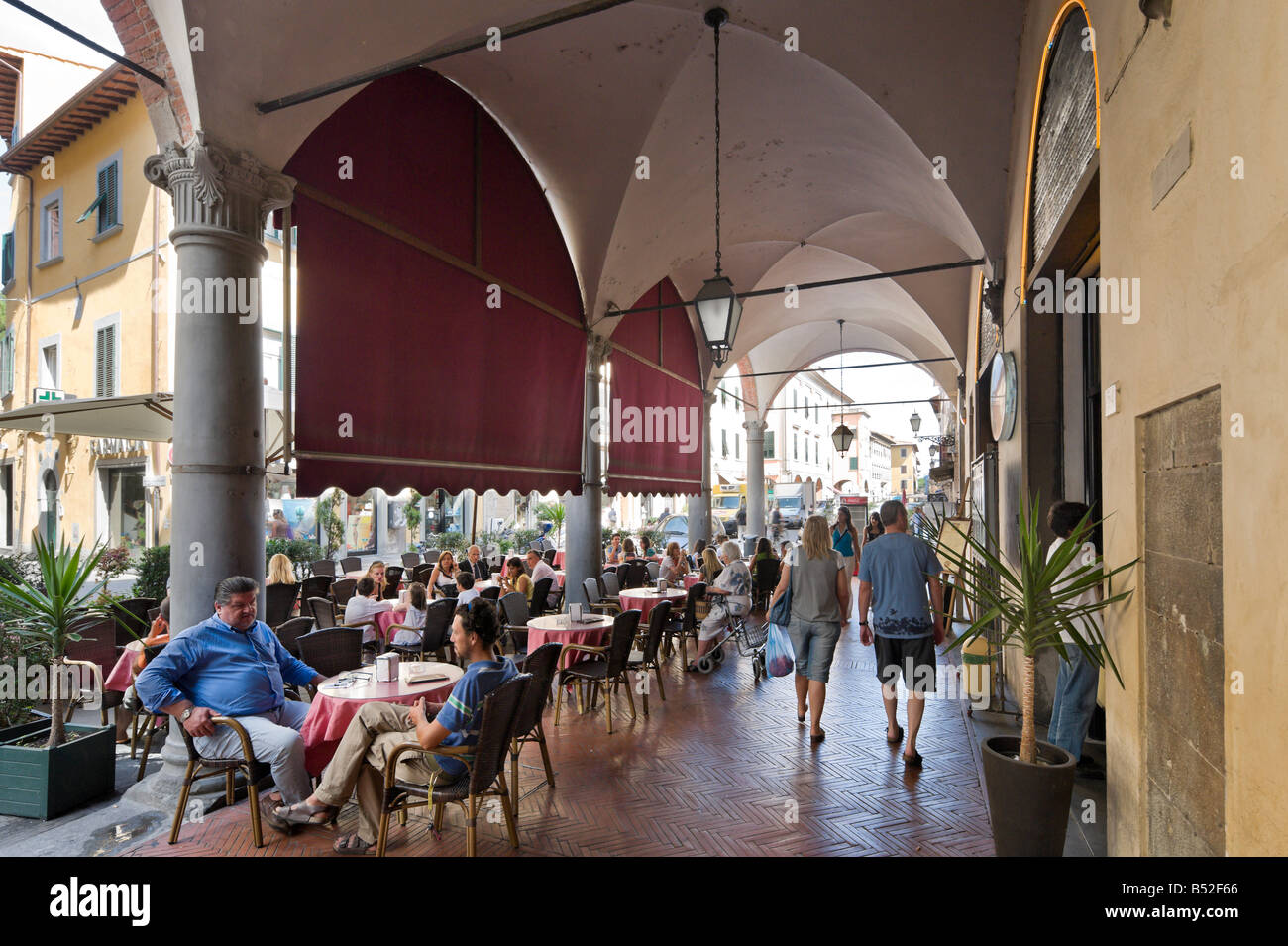 Cafe and shops in an arcade in the old town, Borgo Stretto, Pisa,Tuscany, Italy Stock Photo