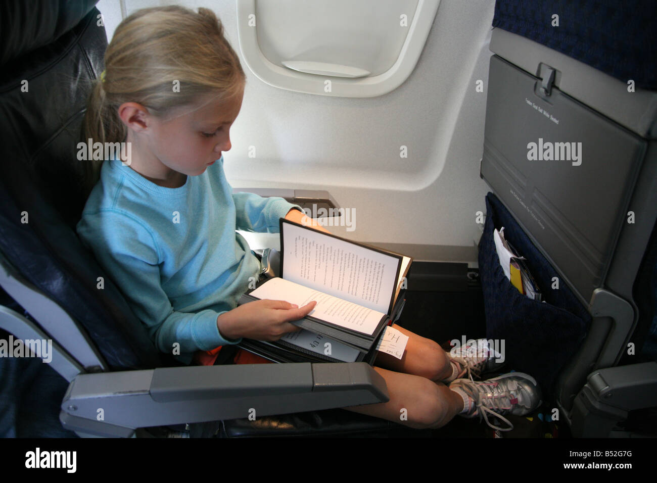 Cramped plane hires stock photography and images Alamy