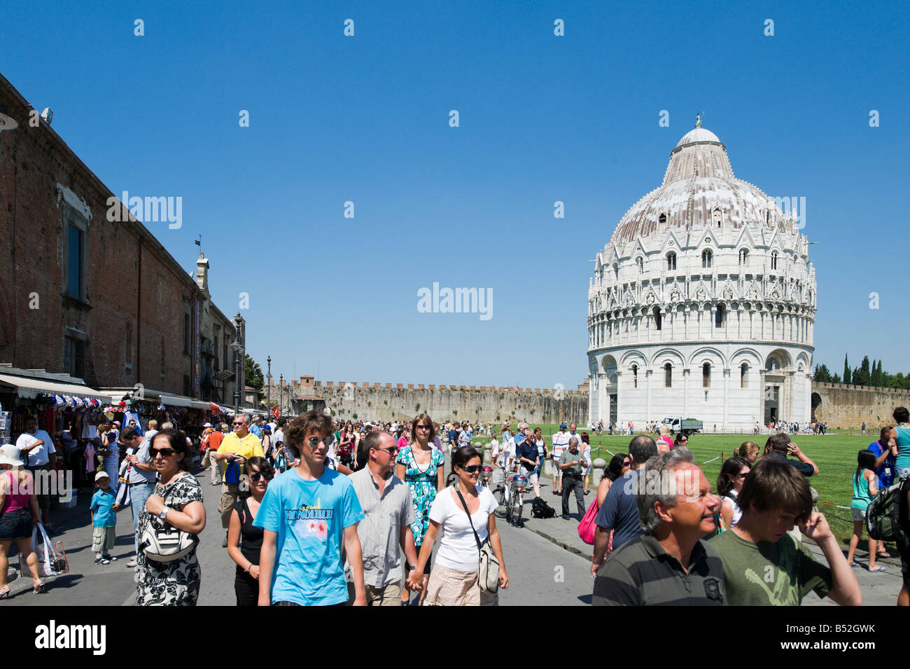 The Baptistry and market stalls in the Piazza dei Miracoli, Pisa, Tuscany, Italy Stock Photo
