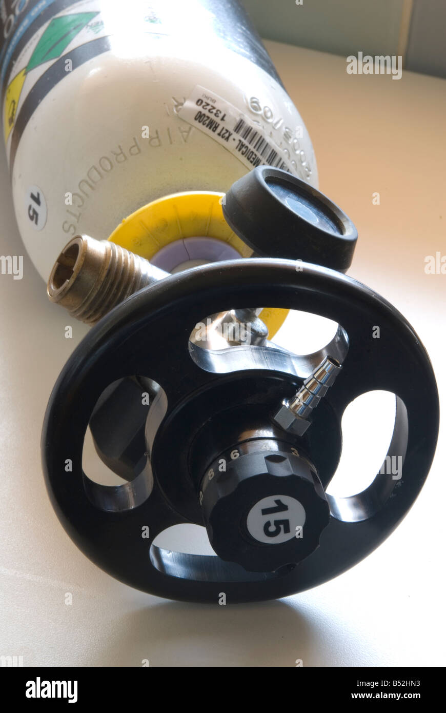 Portable oxygen tank hires stock photography and images Alamy