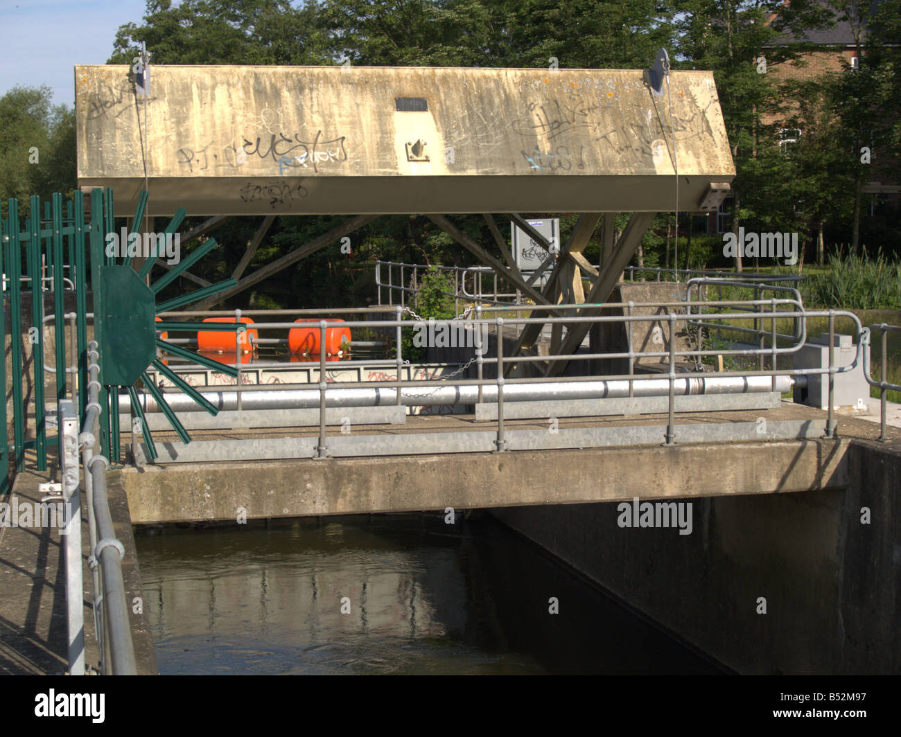 sluice arm gate water river level control raised town lock tonbridge kent england uk europe Stock Photo