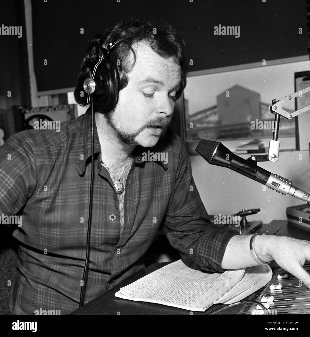 James whale radio hi-res stock photography and images - Alamy