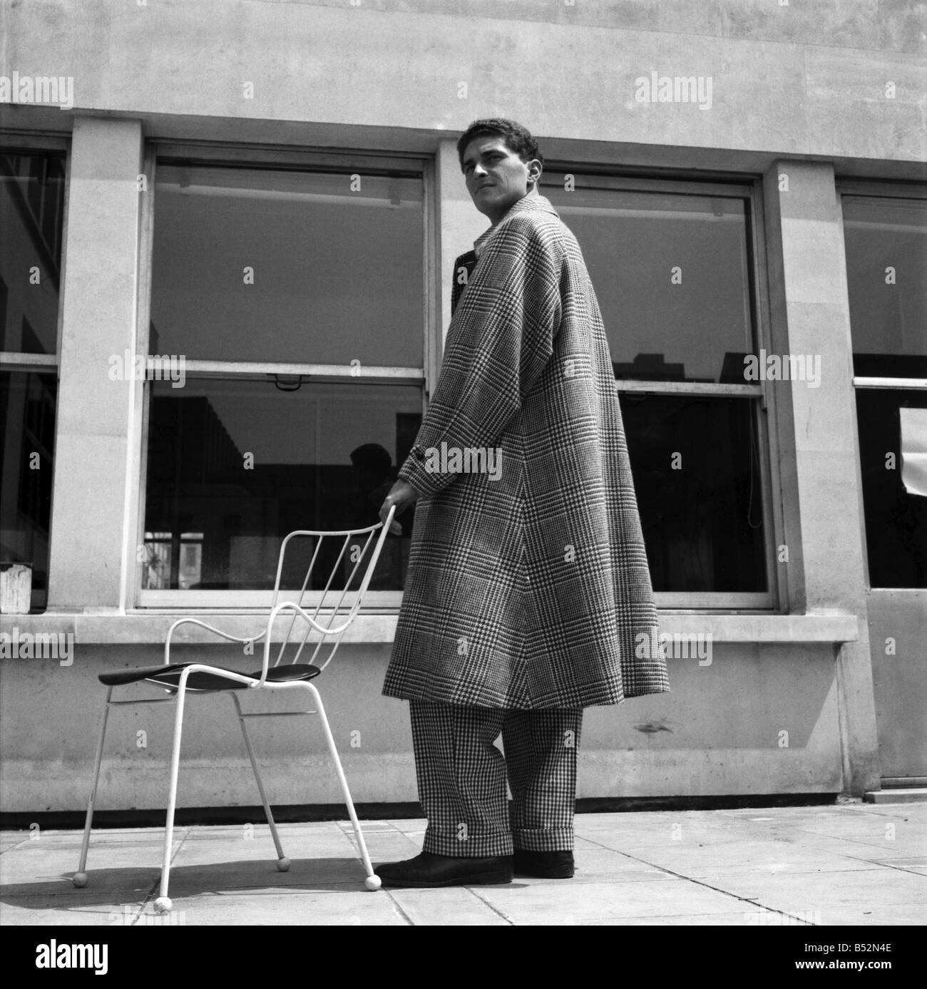 Clothing: Mens : Fashions. This Royal Acadamy of Dramatic Art student - one of five, is modelling a new plus fours suit for men. June 1953 D3022 Stock Photo