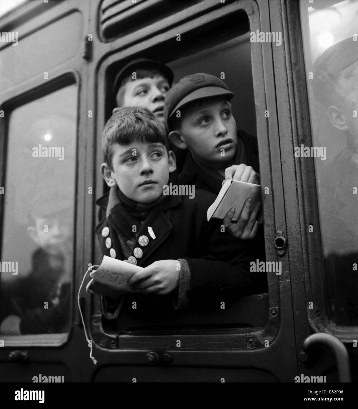 Train Spotters. Bill Flitter and Friends. January 1953 D97 Stock Photo ...