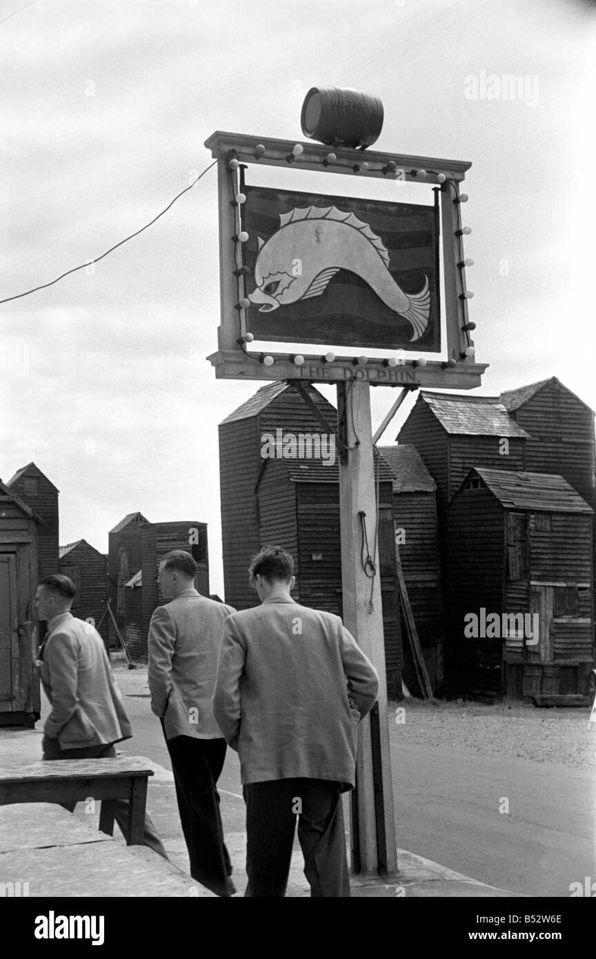 Holiday scenes in an around Hastings. The men leave the wives and go for a lunch time pint. June 1952 C2779-004 Stock Photo