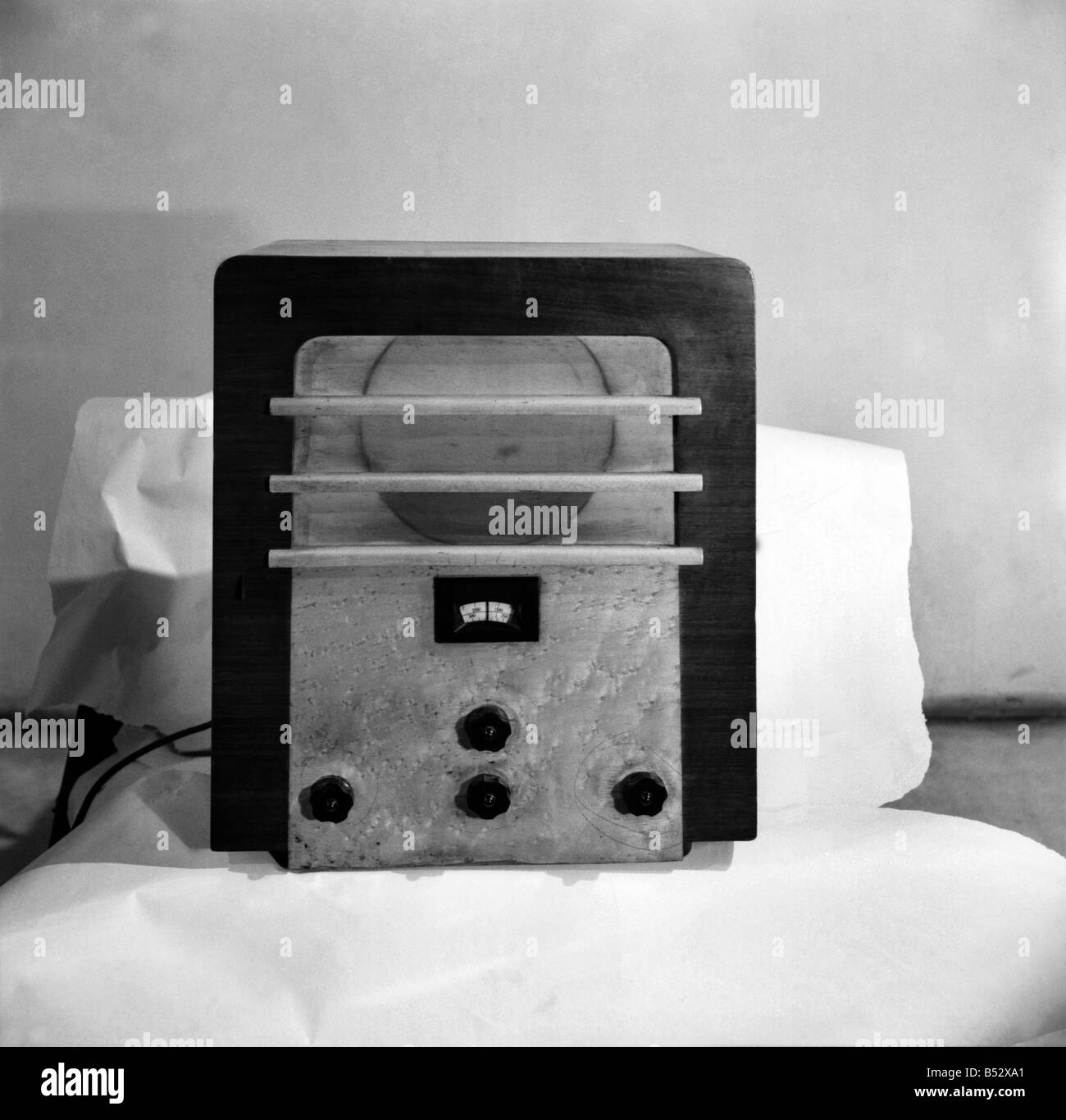 A 1950s Wireless radio. June 1952 C3119 Stock Photo