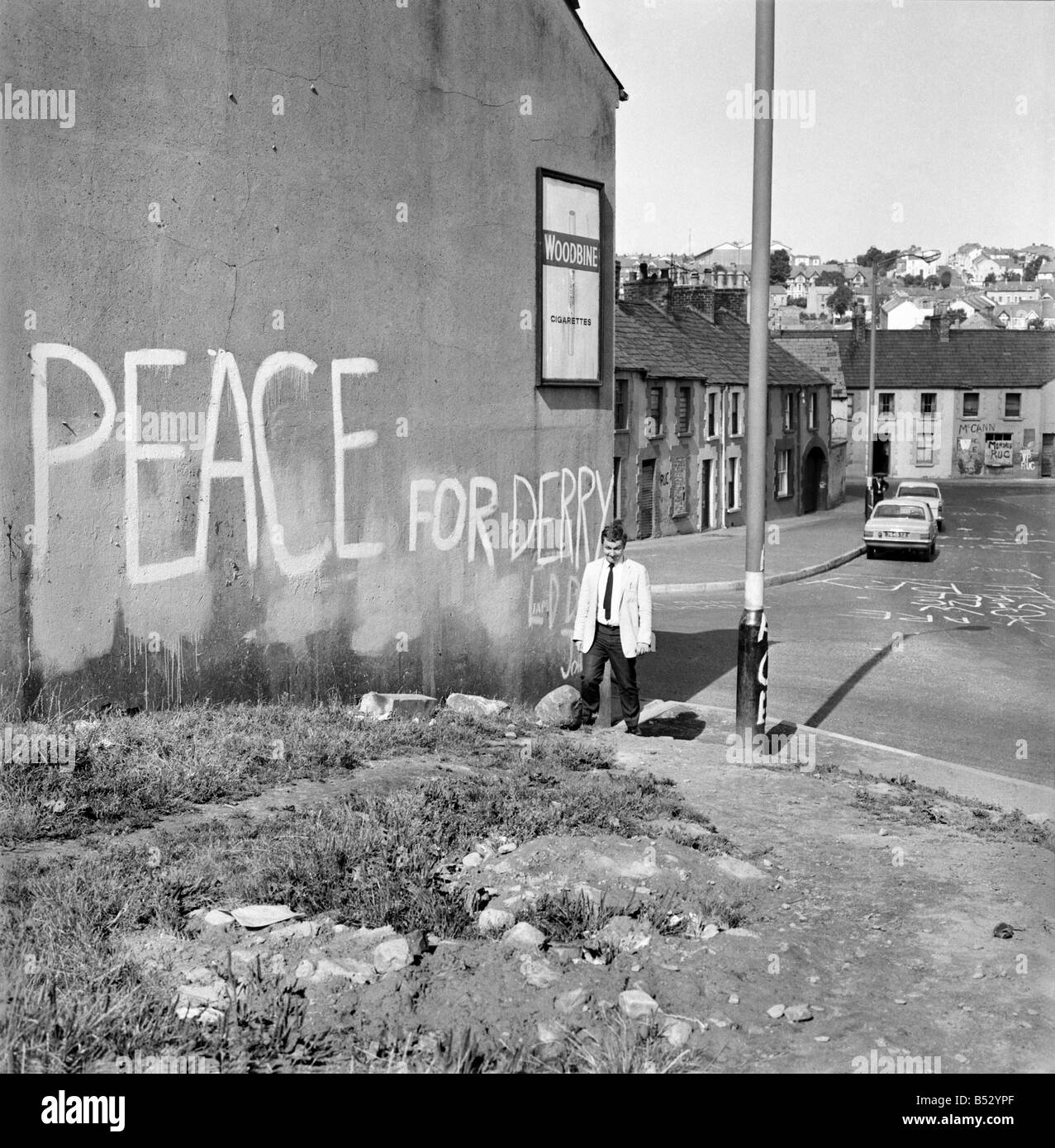 Slogans painted on horses and lamp post call for peace following the violence at Londonderry's Apprentice Boys parade, Northern Stock Photo